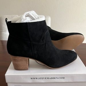 Steve Madden Harber Suede Ankle Booties 7.5 - black.  Heel 2”.  New in Box